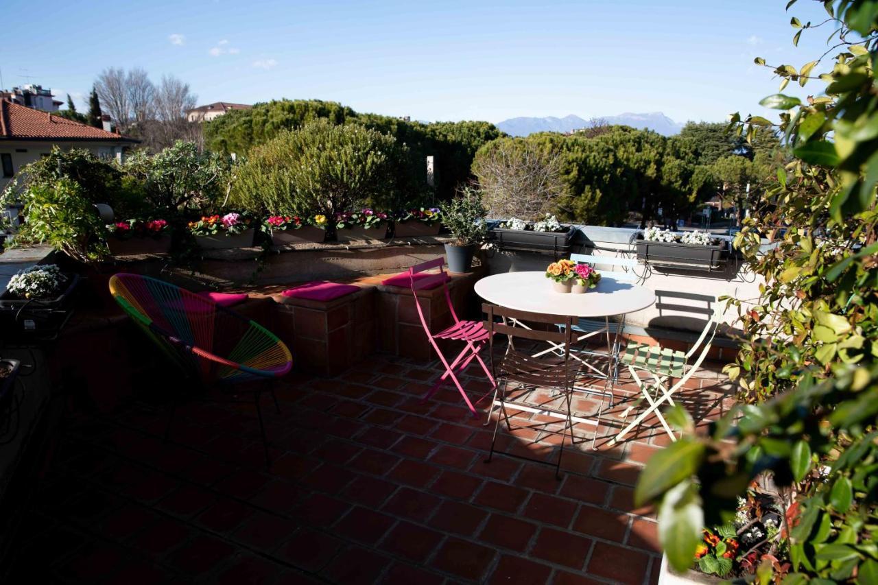 Sound Of Colors - Art Design Apartment Desenzano del Garda Exteriör bild
