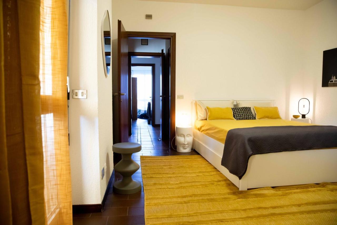 Sound Of Colors - Art Design Apartment Desenzano del Garda Exteriör bild