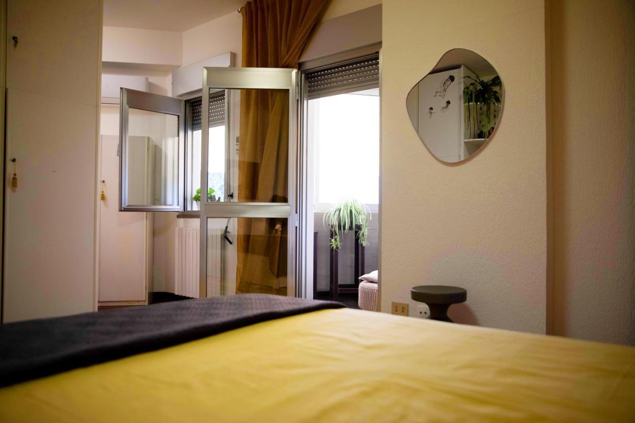 Sound Of Colors - Art Design Apartment Desenzano del Garda Exteriör bild