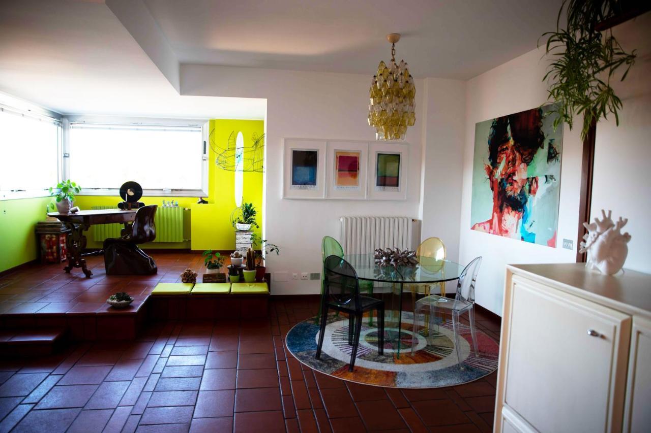 Sound Of Colors - Art Design Apartment Desenzano del Garda Exteriör bild